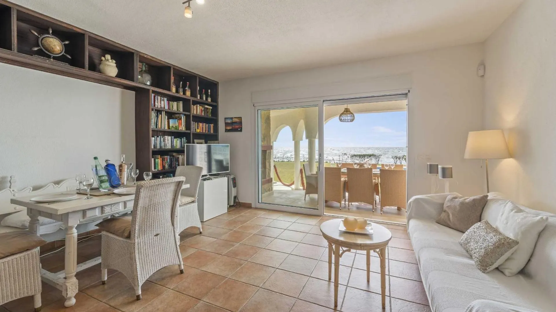 1100 Marbella Beachfront First Line