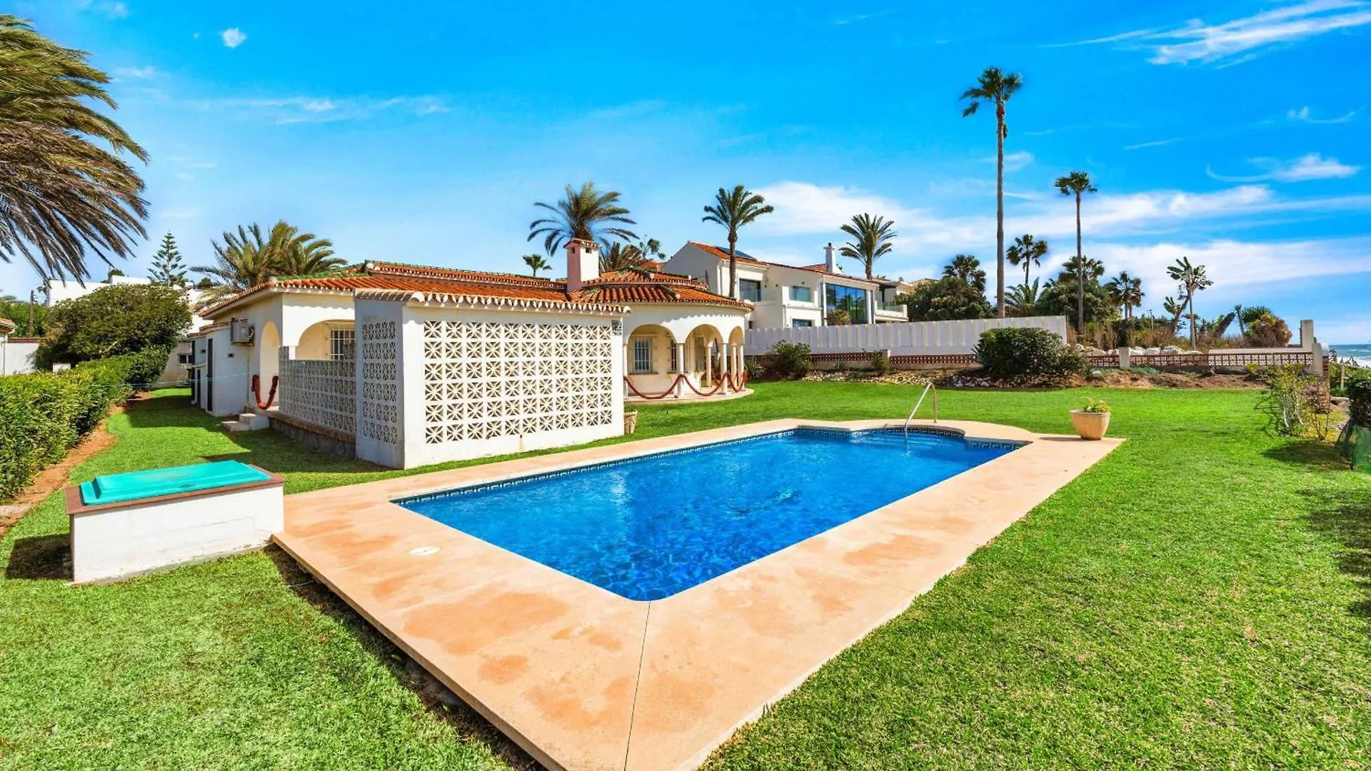 1100 Marbella Beachfront First Line 0*,