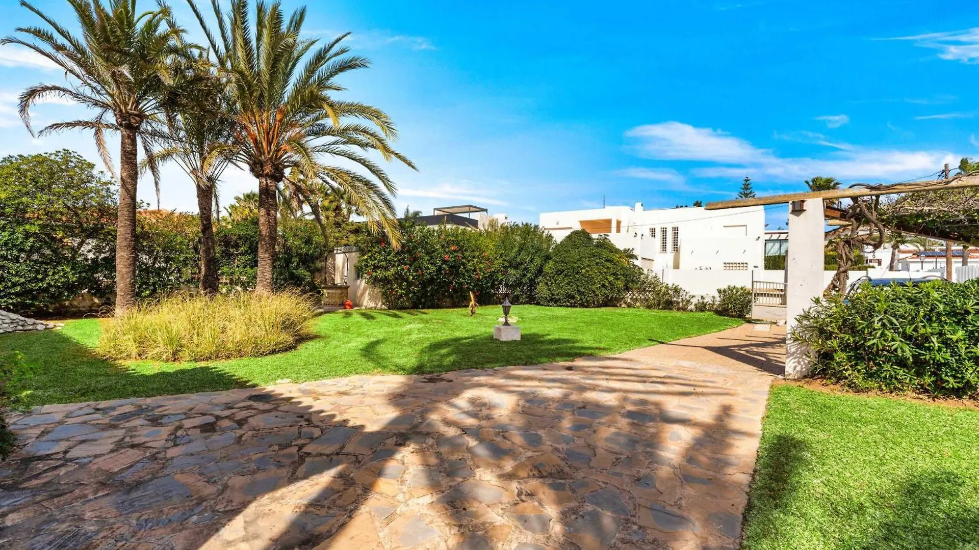 1100 Marbella Beachfront First Line