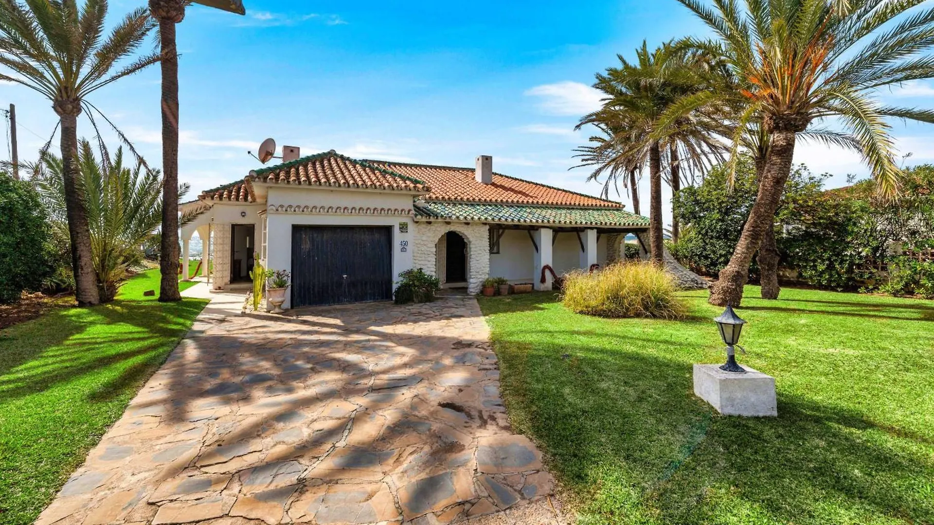1100 Marbella Beachfront First Line